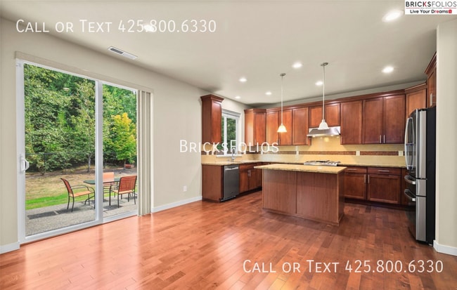 Building Photo - 10550 Sheridan Cres NE