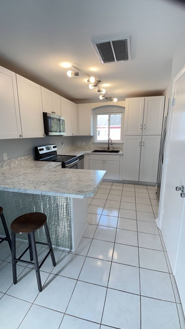 Building Photo - Very cute 2 bedroom/2 bath unfurnished condo