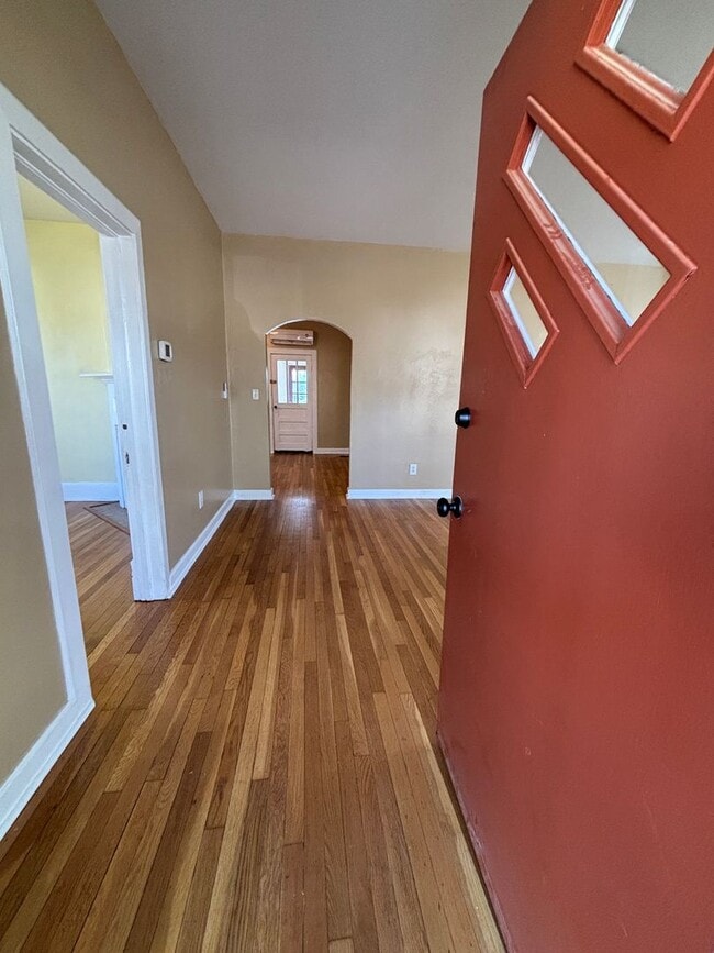 Building Photo - 14 W Carrollton Ave