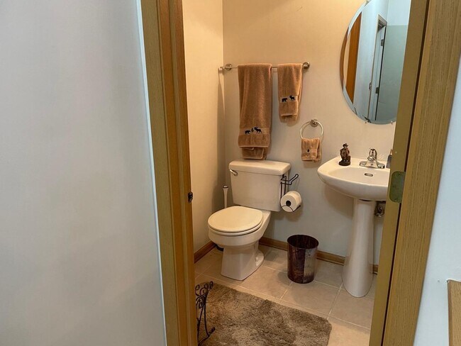 Building Photo - 724 County Line Rd