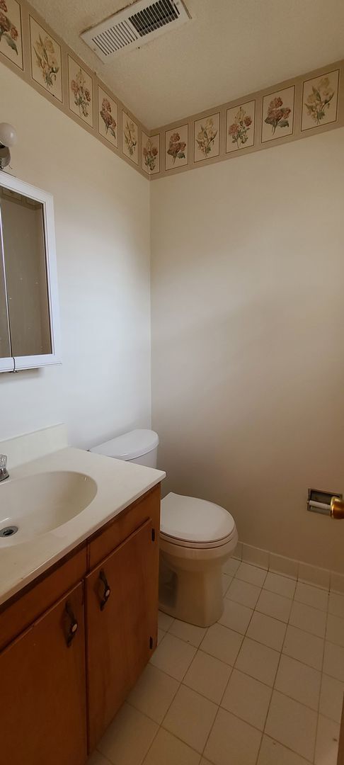 Building Photo - 4 Bedroom home near Summerville High School- (NOT Section 8 approved)