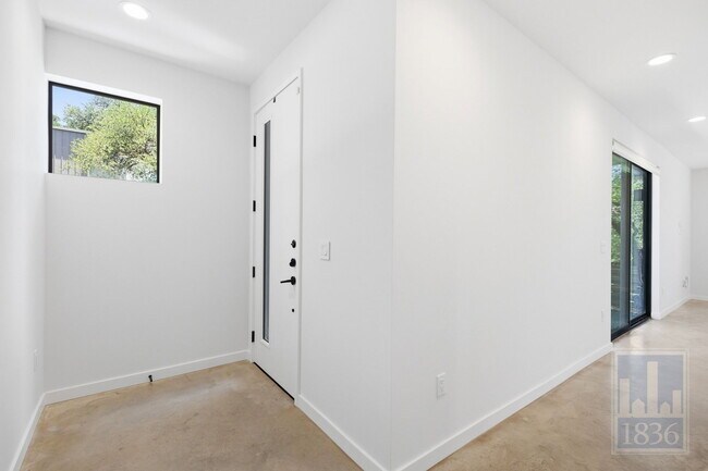 Building Photo - 3202 Clawson Rd