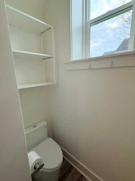Bathroom - 3012 Castiglione St