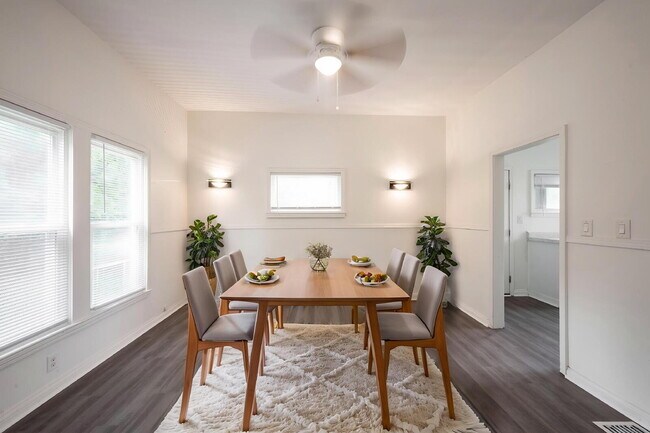 Building Photo - "Charming 3-Bedroom Home with Spacious Layout in Indianapolis!"
