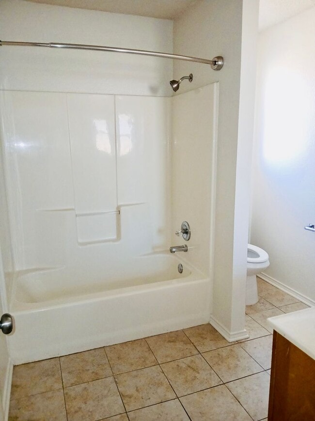 Building Photo - 3 bedroom single-family in Burleson ISD