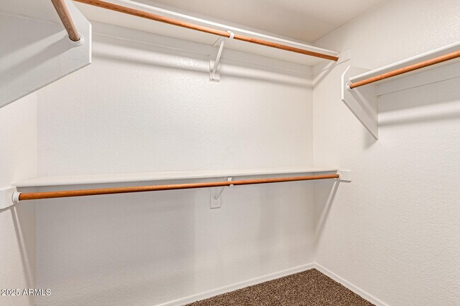 Building Photo - 1110 N Aspen Dr