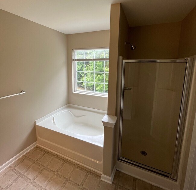 Building Photo - 15315 Edgewater Forest Ln