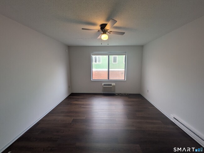 Building Photo - 289 Main Ave