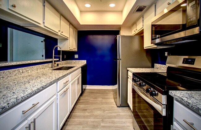 Building Photo - 2814 S Bartell Dr