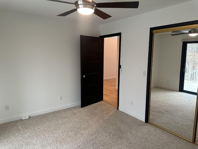 Building Photo - 4 Lois Ln