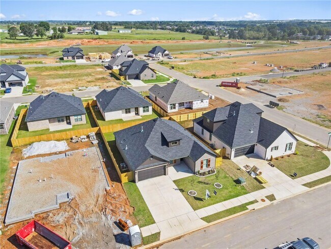 Building Photo - 6902 SW Basswood Ave