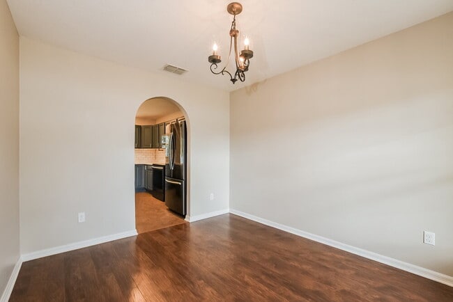 Building Photo - 7545 Sloewood Dr
