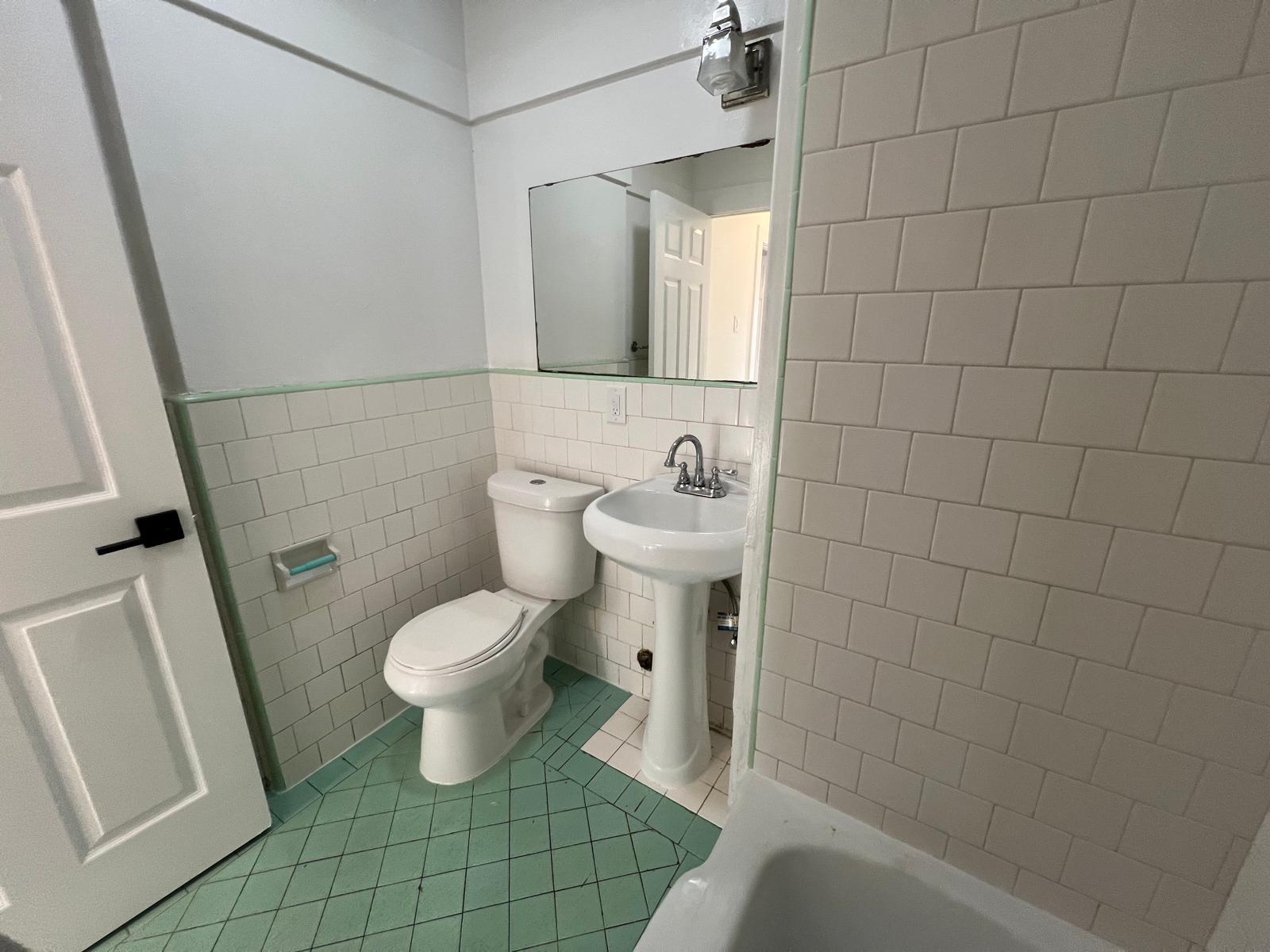 Building Photo - 640 S Mott St