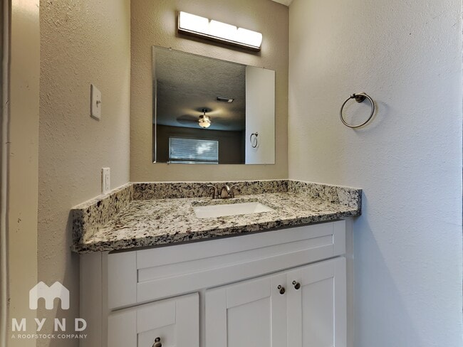 Building Photo - 11923 Medicine Bow Cir
