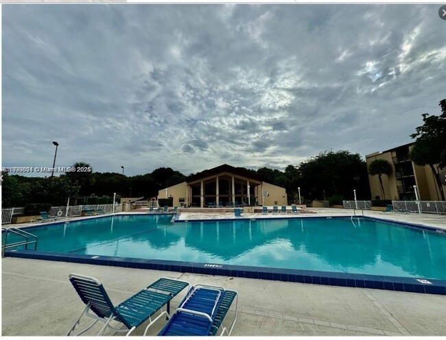 Building Photo - 14501 N Kendall Dr