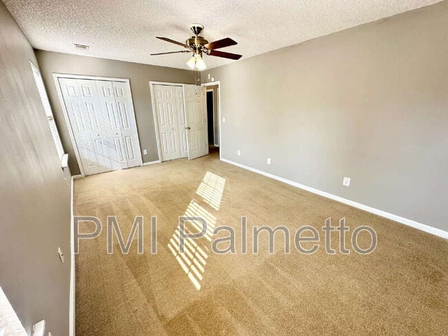 Building Photo - 303 Buckthorne Dr