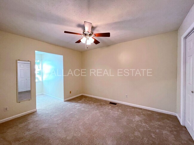 Building Photo - SITUATED IN HALLS IN CROSSROADS NORTH...3 ...