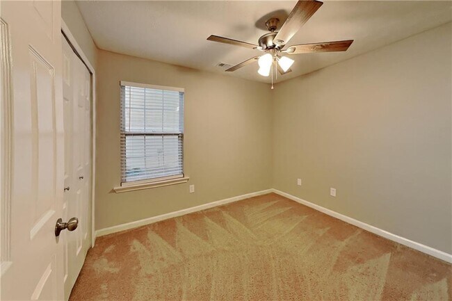Building Photo - 1517 Galewood Cir NE