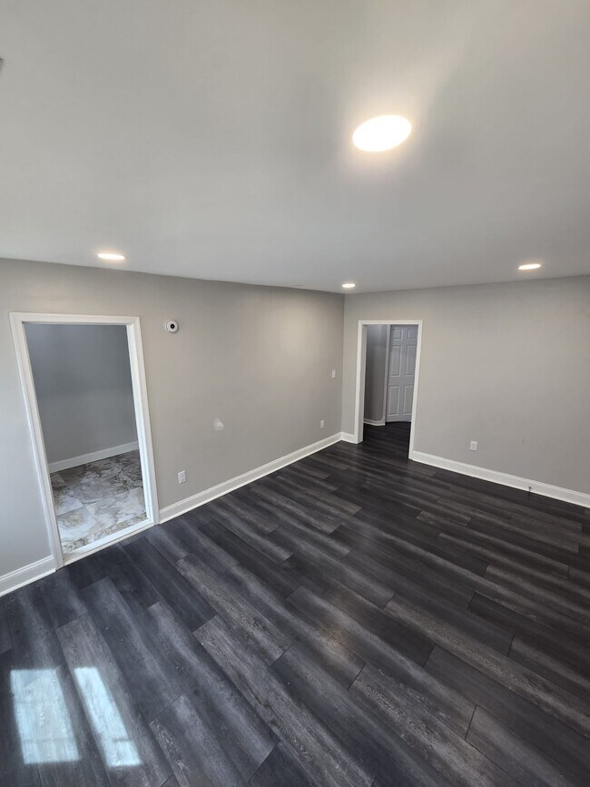 Building Photo - 4020 Edgewood Rd
