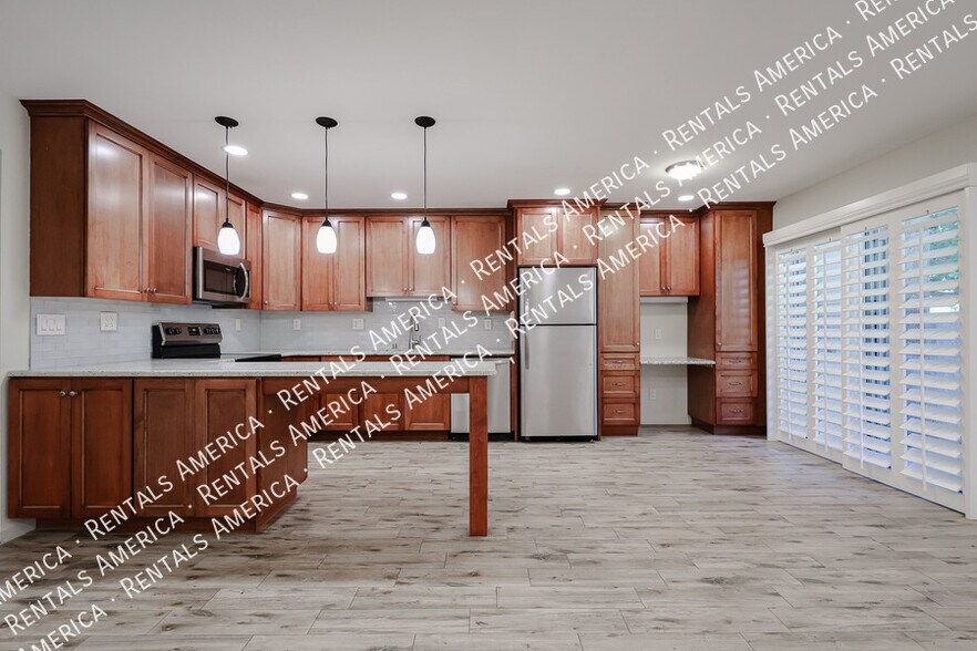 Building Photo - 5525 E Thomas Rd