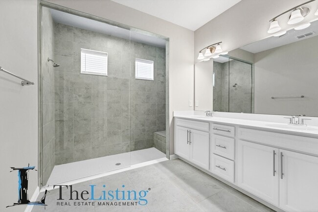 Building Photo - 3685 Kings Canyon Dr