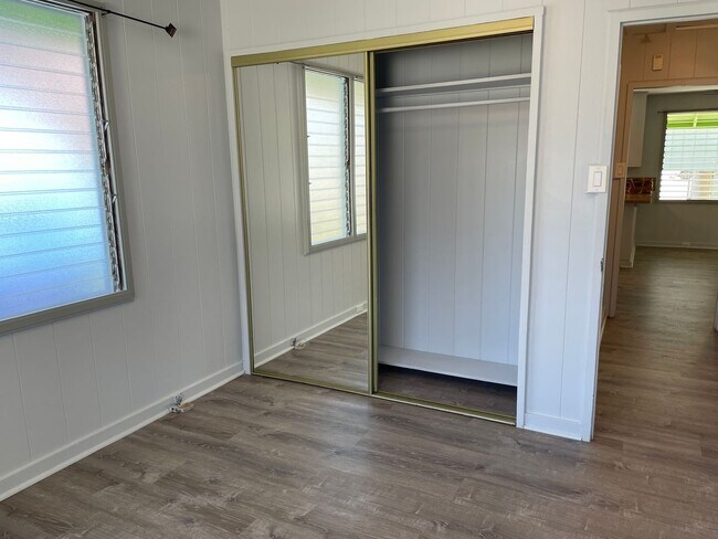 Building Photo - Kuakini - 2 Bdrm/1 Bath/1 Prkg - Puuhue Pl...