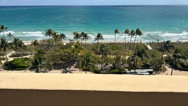 Primary Photo - 10185 Collins Ave