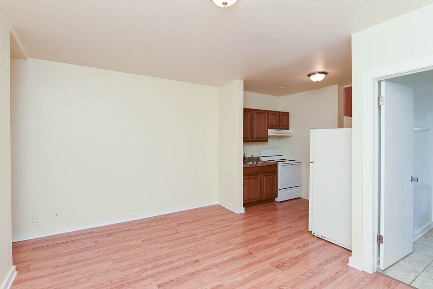 Building Photo - 1850 N Humboldt Blvd
