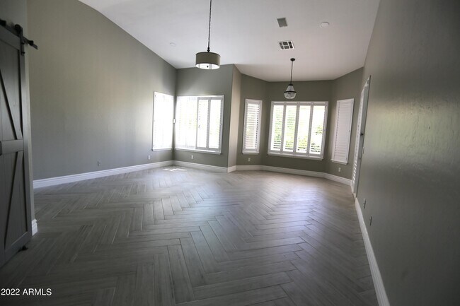 Building Photo - 1084 W Enfield Pl