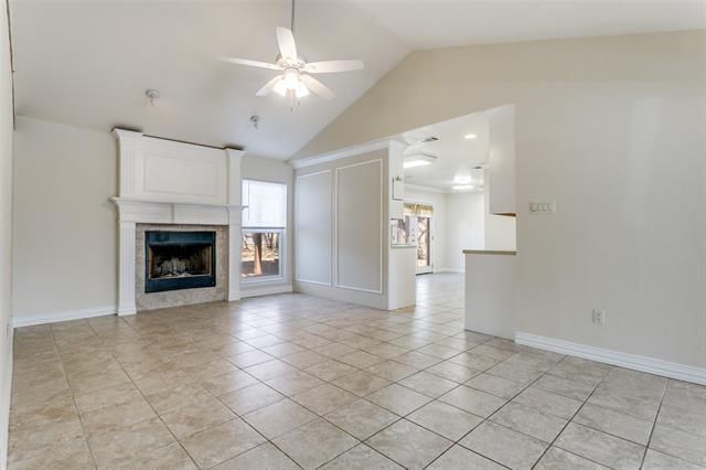 Building Photo - 719 Koen Ln