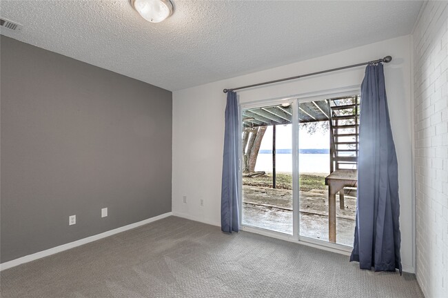 Building Photo - 356 Peach Is Rd