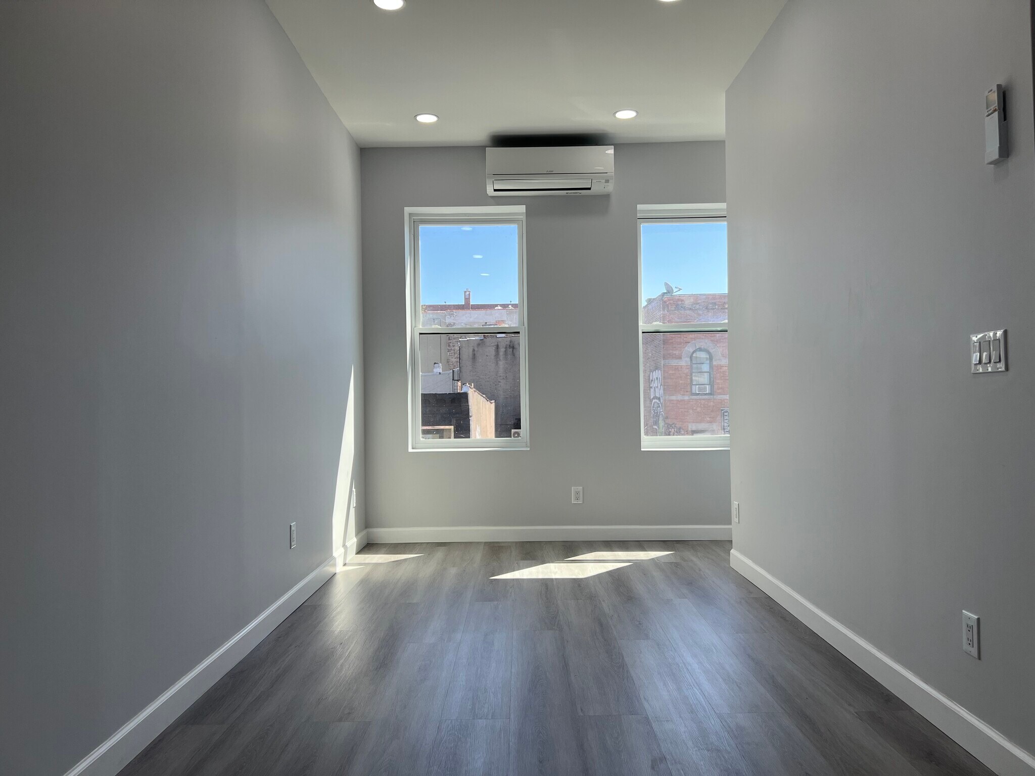 Building Photo - 5022 5th Ave