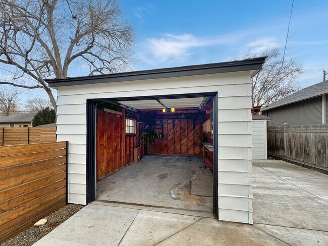 Building Photo - Updated Boise North End Home with Private Balcony, Garage & Easy Access to Trails and Dining