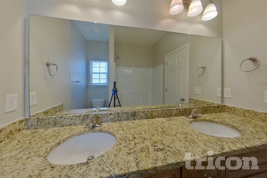 Building Photo - 110 Darian Dr