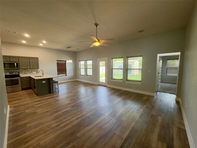 Building Photo - 1520 Hunter's Rd