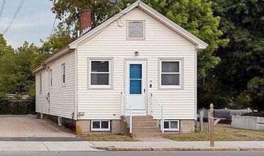 Building Photo - 14 Hartford Ave W