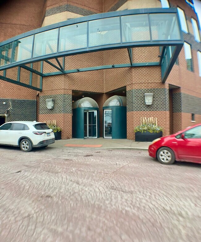 Building Photo - 3660 N Lake Shore Dr