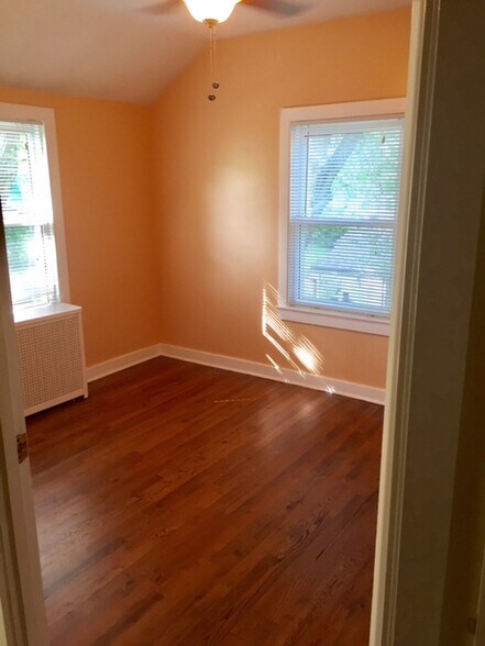 Building Photo - 28 Greenlawn Dr