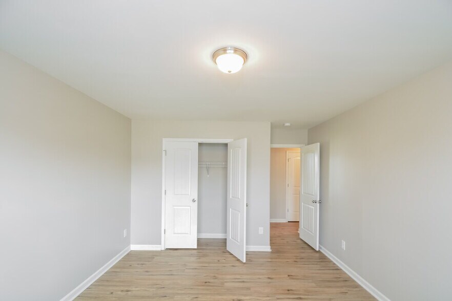 Building Photo - 238 Grovemere Ln