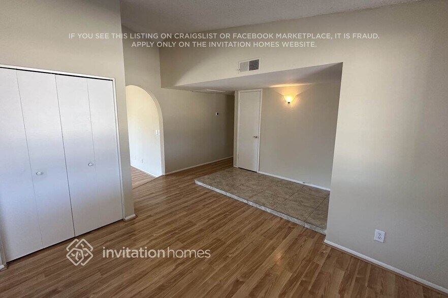 Building Photo - 1643 W Muriel Dr