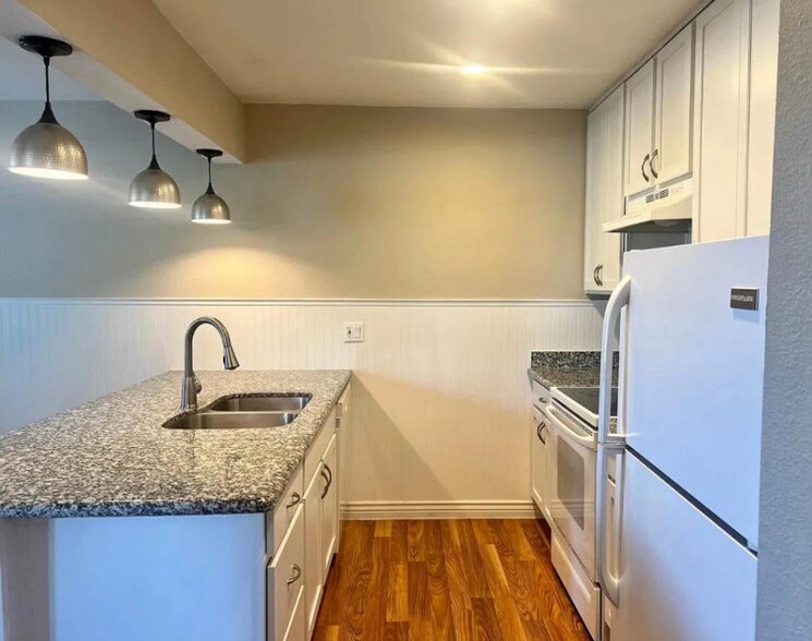 Building Photo - 286 W Palomino Dr