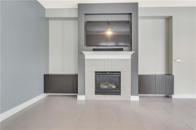 Building Photo - 309 Jeffrey David Ln W