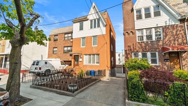 Building Photo - 32-33-33 46th St