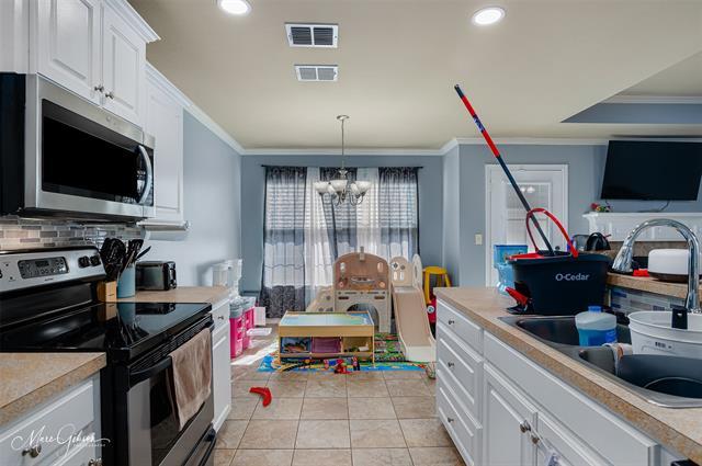 Building Photo - 615 Alex Way