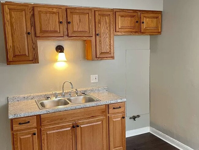 Building Photo - Cozy 4 bedroom, 1 bathroom Cape cod.