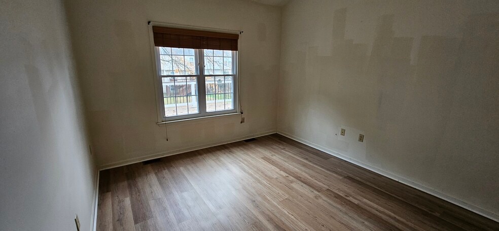 Building Photo - 34 Degas Cir