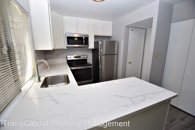 Building Photo - 8867 Salmon Falls Dr