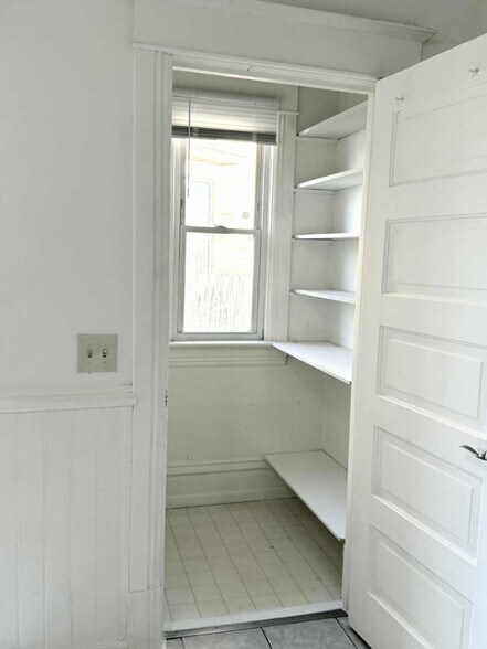 Building Photo - 585 Case Ave