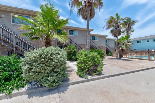 Building Photo - 15209 Leeward Dr