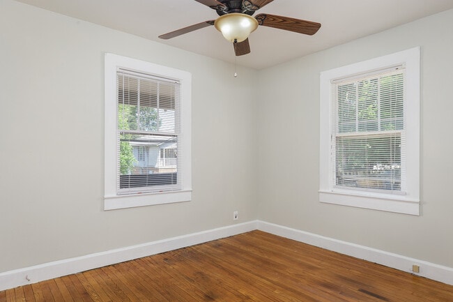 Building Photo - 525 N Chestnut St